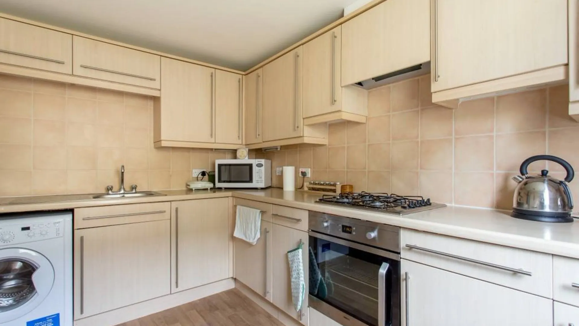 2 Bedroom Apartment Near City Centre Edimburgo