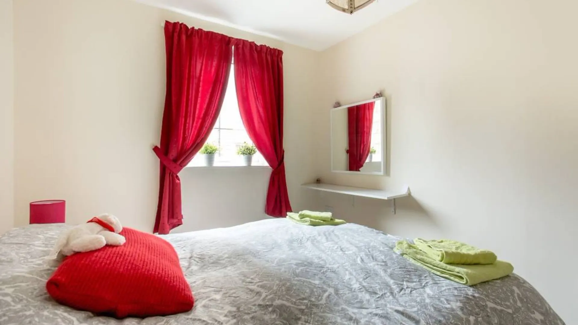 2 Bedroom Apartment Near City Centre Edimburgo