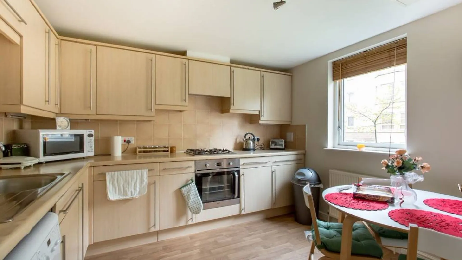 2 Bedroom Apartment Near City Centre Edimburgo