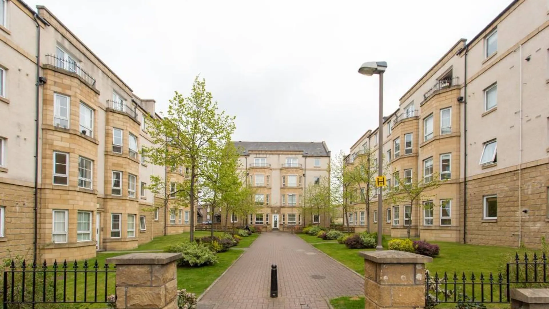 2 Bedroom Apartment Near City Centre Edimburgo